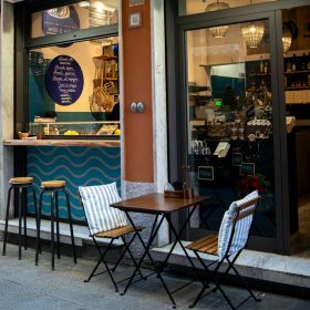 a couple of chairs sitting outside of a restaurant
